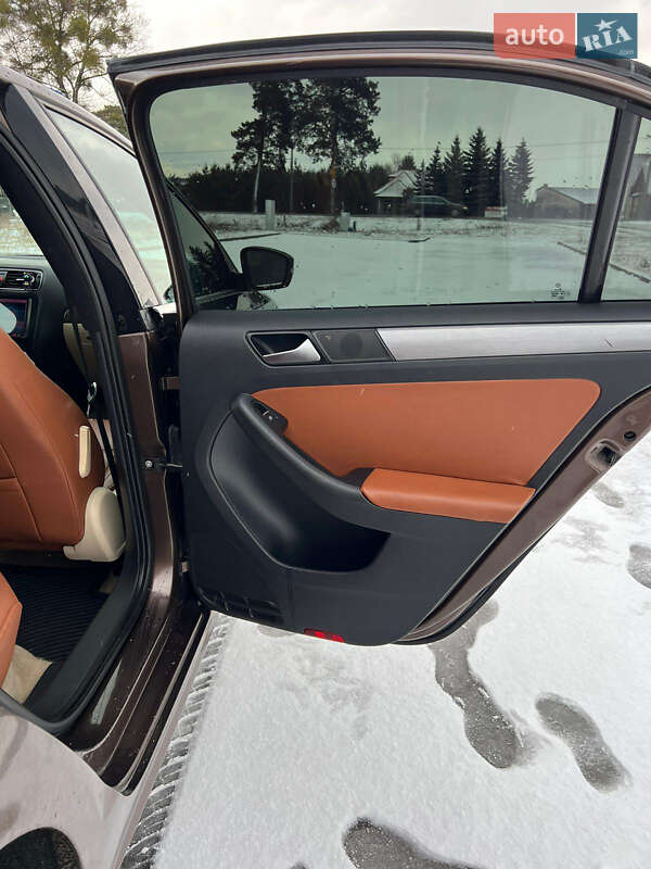 Седан Volkswagen Jetta 2013 в Львові фото 5 Седан Volkswagen Jetta 2013 в Львові