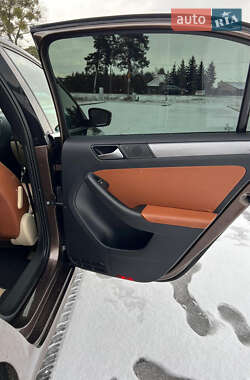 Седан Volkswagen Jetta 2013 в 