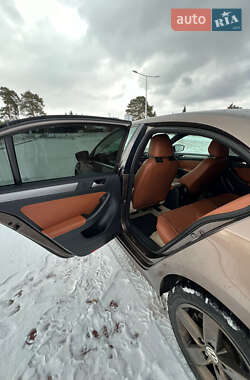 Седан Volkswagen Jetta 2013 в 