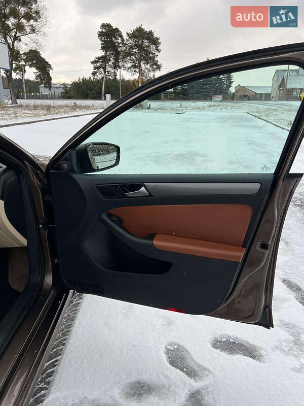 Седан Volkswagen Jetta 2013 в Львові фото 23 Седан Volkswagen Jetta 2013 в Львові