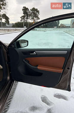 Седан Volkswagen Jetta 2013 в 