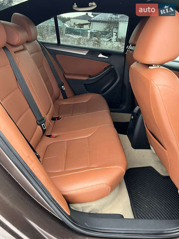 Седан Volkswagen Jetta 2013 в Львові фото 27 Седан Volkswagen Jetta 2013 в Львові