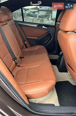 Седан Volkswagen Jetta 2013 в 