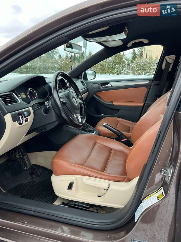 Седан Volkswagen Jetta 2013 в Львові фото 30 Седан Volkswagen Jetta 2013 в Львові