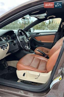 Седан Volkswagen Jetta 2013 в 