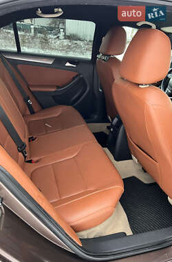 Седан Volkswagen Jetta 2013 в 
