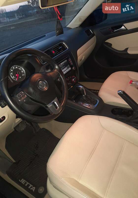 Седан Volkswagen Jetta 2011 в Еланце