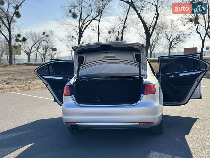 Седан Volkswagen Jetta 2013 в Смеле