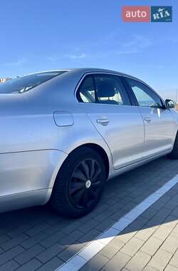 Седан Volkswagen Jetta 2005 в 