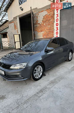 Седан Volkswagen Jetta 2016 в Днепре