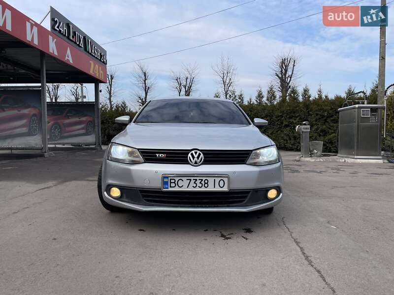 Седан Volkswagen Jetta 2011 в 