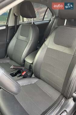 Седан Volkswagen Jetta 2011 в 