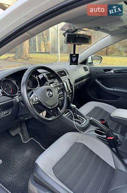 Седан Volkswagen Jetta 2016 в 