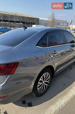 Седан Volkswagen Jetta 2020 в 