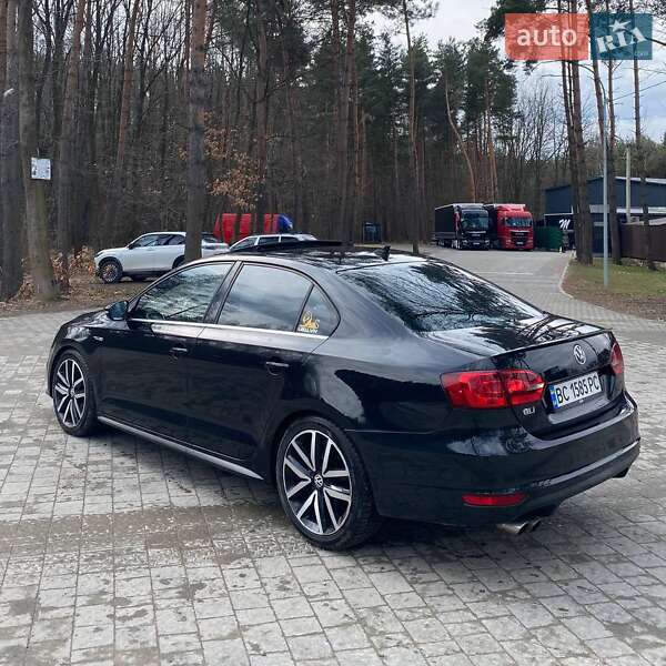 Седан Volkswagen Jetta 2012 в Львові