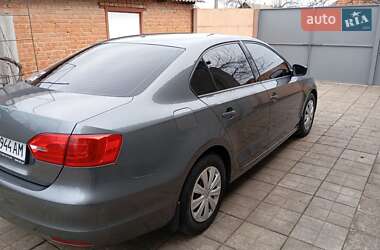 Седан Volkswagen Jetta 2013 в 