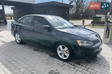 Седан Volkswagen Jetta 2012 в 