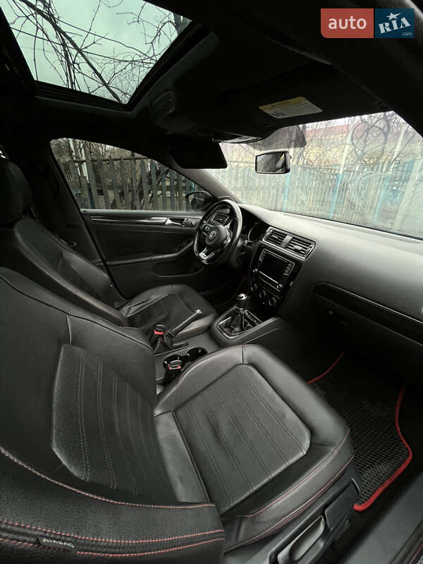 Седан Volkswagen Jetta 2014 в Першотравенске