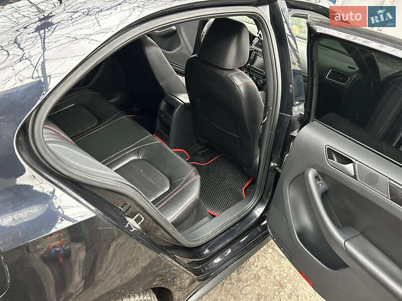 Седан Volkswagen Jetta 2014 в Першотравенске