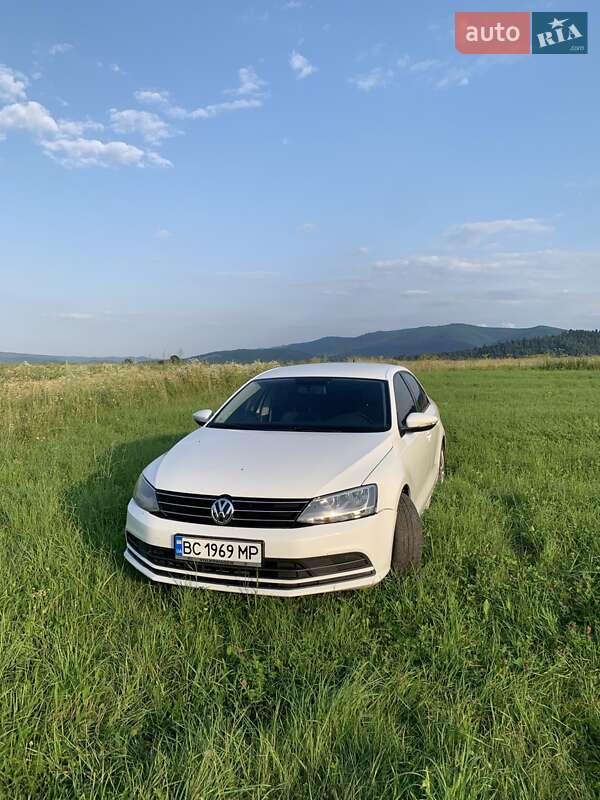 Седан Volkswagen Jetta 2016 в Львові