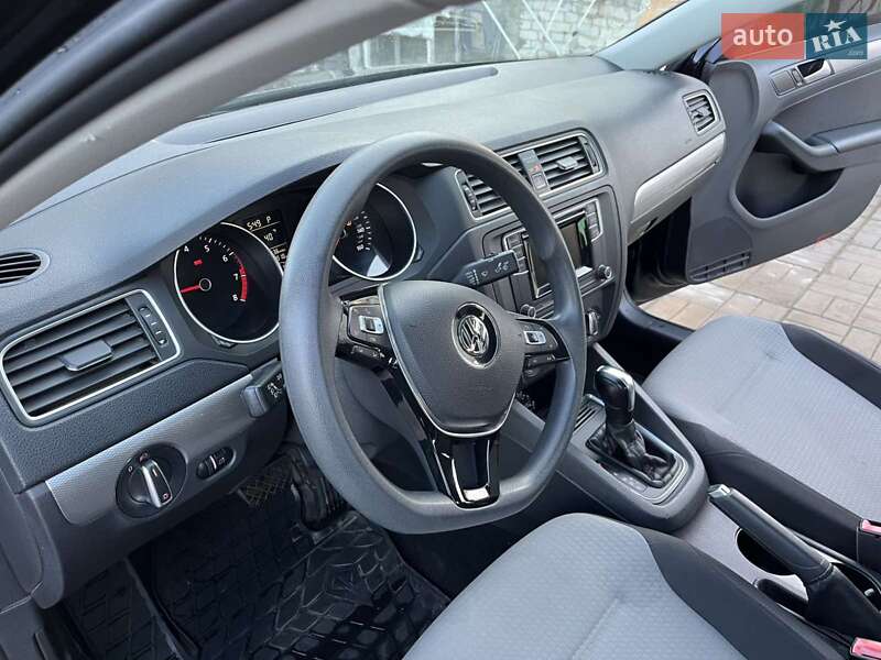 Седан Volkswagen Jetta 2017 в Львове