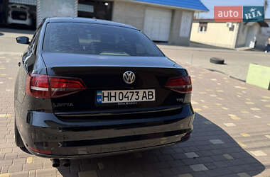 Седан Volkswagen Jetta 2016 в 