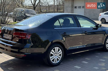 Седан Volkswagen Jetta 2016 в 