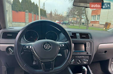 Седан Volkswagen Jetta 2017 в 
