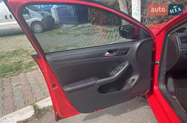Седан Volkswagen Jetta 2013 в 