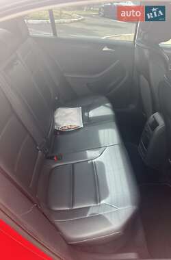 Седан Volkswagen Jetta 2013 в 