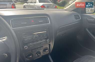 Седан Volkswagen Jetta 2013 в 