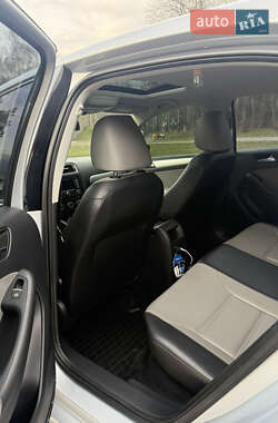 Седан Volkswagen Jetta 2013 в 