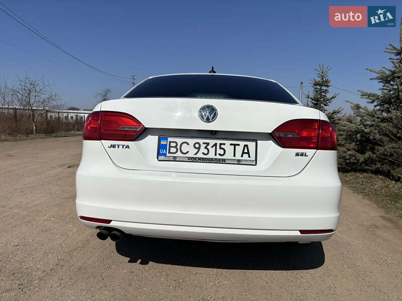 Седан Volkswagen Jetta 2014 в Львові