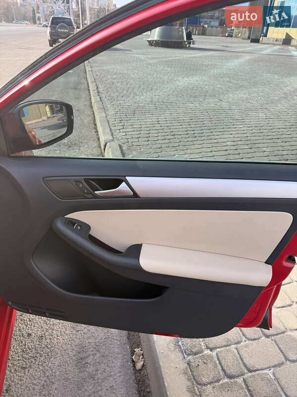 Седан Volkswagen Jetta 2013 в Харькове