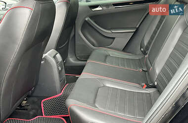 Седан Volkswagen Jetta 2015 в 