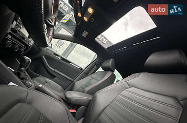 Седан Volkswagen Jetta 2015 в 
