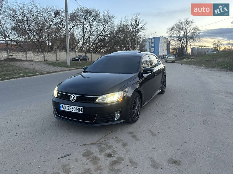 Седан Volkswagen Jetta 2014 в 