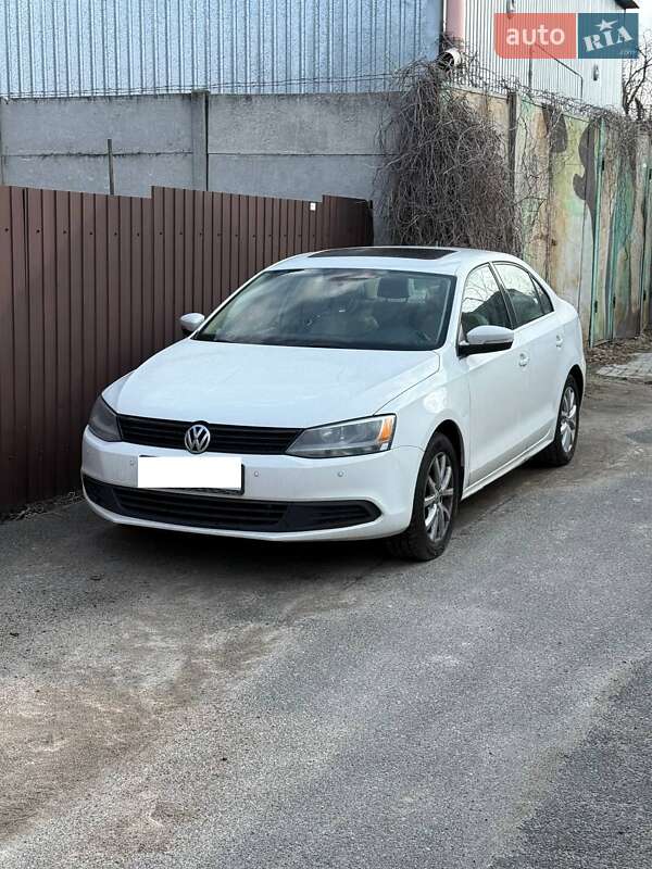 Седан Volkswagen Jetta 2013 в 