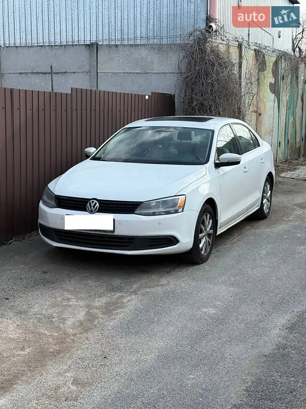 Седан Volkswagen Jetta 2013 в 