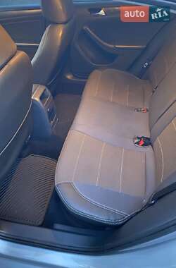 Седан Volkswagen Jetta 2015 в 