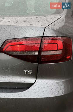 Седан Volkswagen Jetta 2016 в 