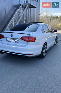 Седан Volkswagen Jetta 2016 в 