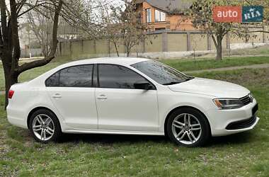 Седан Volkswagen Jetta 2011 в 