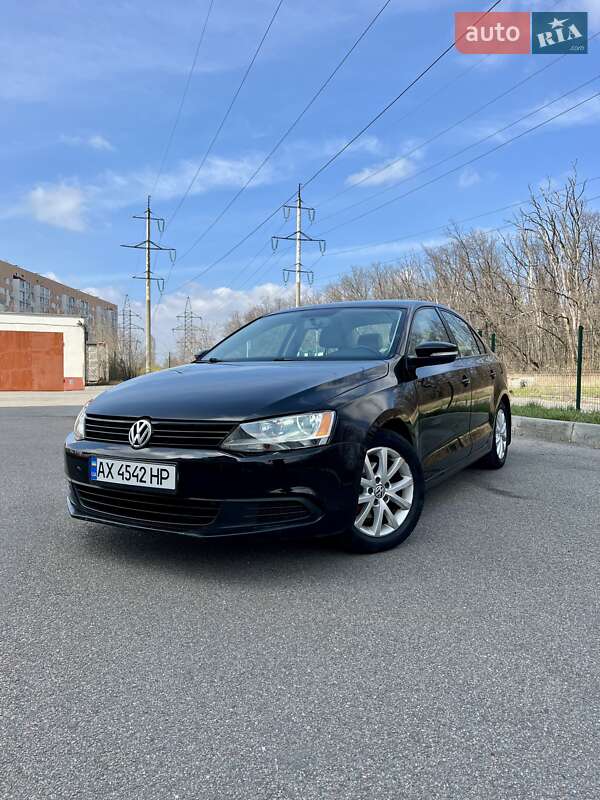 Седан Volkswagen Jetta 2012 в 