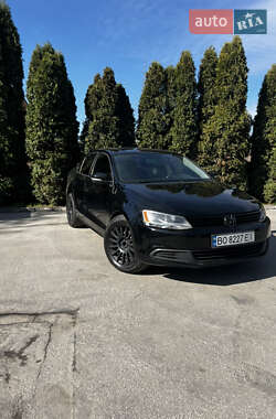 Седан Volkswagen Jetta 2011 в 