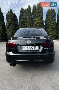 Седан Volkswagen Jetta 2011 в 