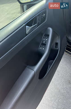 Седан Volkswagen Jetta 2011 в 