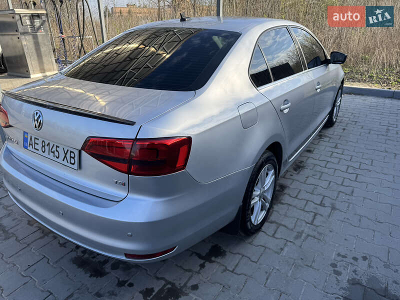 Седан Volkswagen Jetta 2015 в Полтаві