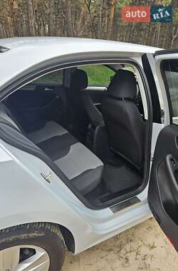Седан Volkswagen Jetta 2017 в 