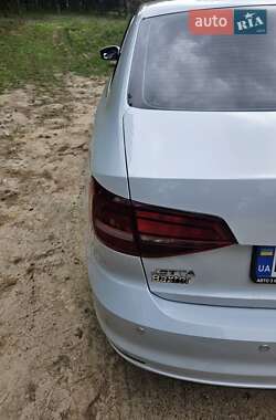 Седан Volkswagen Jetta 2017 в 